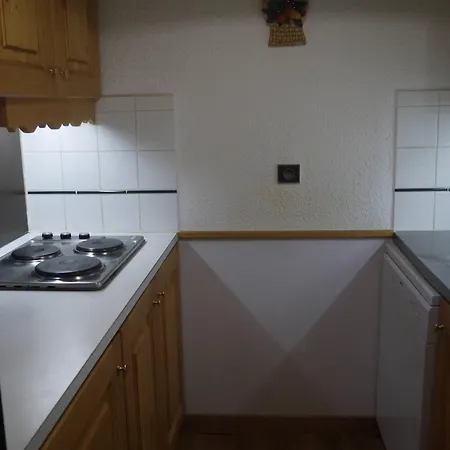 Apartment A Meribel, Au Pied Des Pistes, Avec Balcon Et Casier A Skis - Fr-1-355-137 Meribel